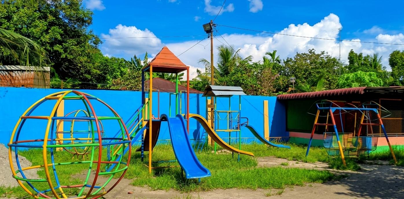 Halaman Bermain Outdoor